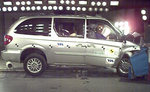 Краш-тест Chrysler Voyager. Фото EuroNCAP Краш-тест Chrysler Voyager. Фото EuroNCAP