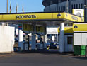 Руководители ключевых нефтяных компаний России обратились к президенту РФ Владимиру Путину с просьбой перенести обязанность уплачивать акцизы на автомобильное топливо с нефтеперерабатывающих заводов на автозаправочные станции Руководители ключевых нефтяных компаний России обратились к президенту РФ Владимиру Путину с просьбой перенести обязанность уплачивать акцизы на автомобильное топливо с нефтеперерабатывающих заводов на автозаправочные станции