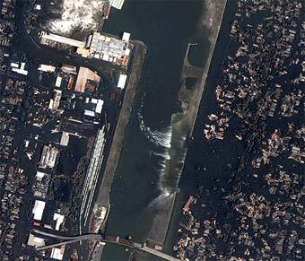      ,  Digital Globe / The New York Times 