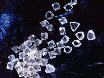 Обработанные алмазы, фото с сайта debeersgroup.com 
