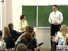 Владимир Кличко на уроке в киевской школе номер 69. Кадр телеканала НТН Владимир Кличко на уроке в киевской школе номер 69. Кадр телеканала НТН