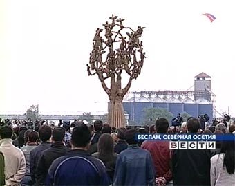 Открытие памятника в Беслане. Съемки телеканала "Россия"