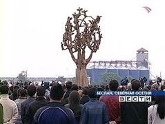Открытие памятника в Беслане. Съемки телеканала "Россия" Открытие памятника в Беслане. Съемки телеканала "Россия"
