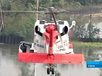 Спасательный вертолет облетает затопленные участки Нового Орлеана, кадр Первого канала, архив