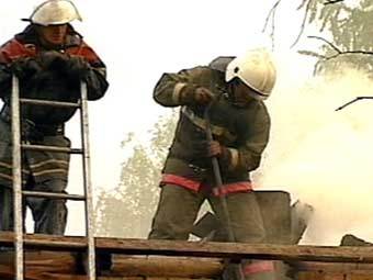 Пожарные тушат центр "Пассаж" в Ухте, кадр телеканала НТВ