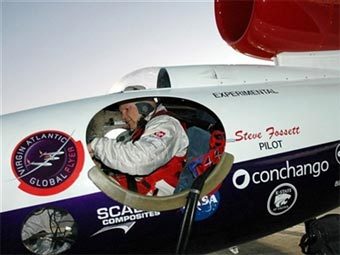 Стив Фоссет готовится к полету. Фото AFP