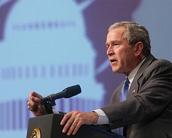Джордж Буш выступает перед конгрессменами-республиканцами. Фото с сайта Белого дома