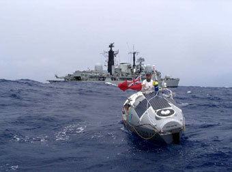 Роз Сэведж и эсминец "Саутгэмптон". Фото с официального сайта ВМС Великобритании