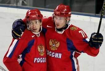 Илья Ковальчук (номер 71) вместе с Павлом Дацюком. Фото Reuters