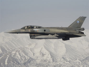  F-16.     