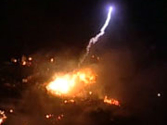 Взрыв на фабрике фейерверков, кадр Sky News, архив