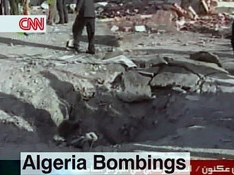 На месте взрыва в Алжире. Кадр местного телевидения, переданный CNN 
