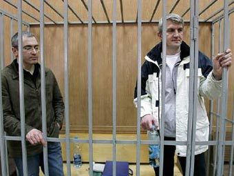 Михаил Ходорковский и Платон Лебедев в зале суда. Фото Reuters, архив