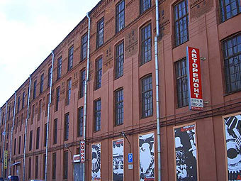 Здание фабрики "Северный текстиль", фото с сайта walkspb.ru 