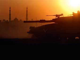 Израильский танк, возвращающийся после операции в секторе Газа. Фото AFP