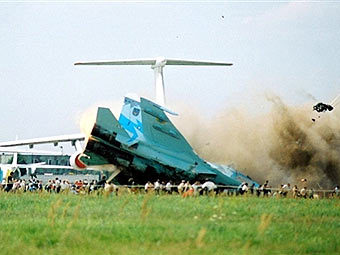  -27     27  2002 .  AFP