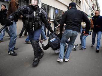    7 .  AFP