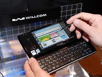  Willcom D4.    famitsu.com