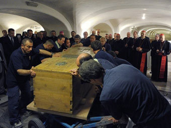      II.  ©AFP