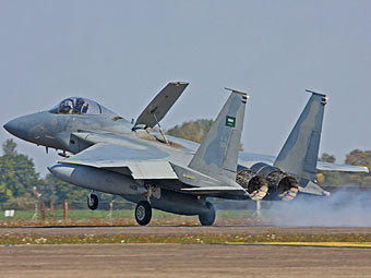 F-15  .  - Boeing